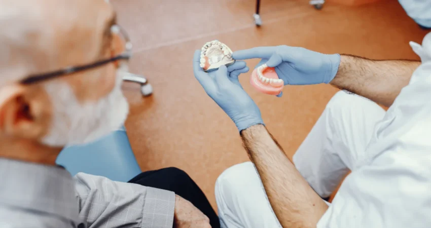 260501_consejos_mantener_implantes_dentales